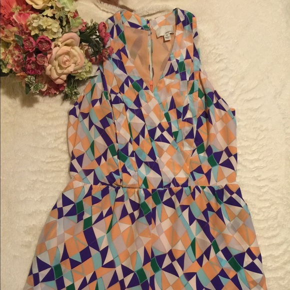 Greylin Pants - 3/$24 Geometric print silk romper size small